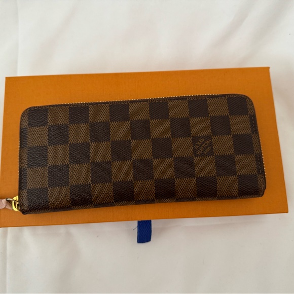 Authentic Gently Used Louis Vuitton Clémence Wallet. Damier Rose Ballerine Pink - Picture 4 of 9
